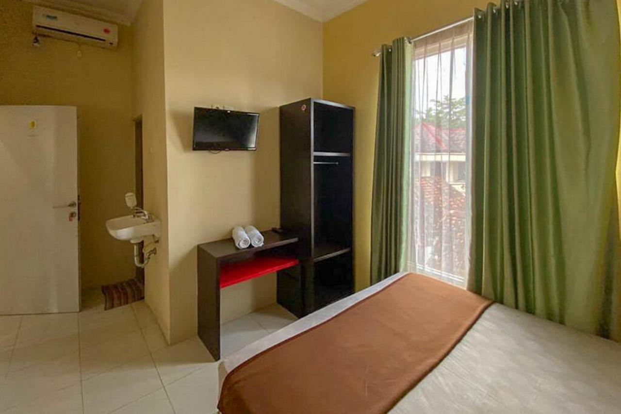Rama Shinta Homestay Near Gembira Loka Zoo Redpartner Yogyakarta Exterior foto